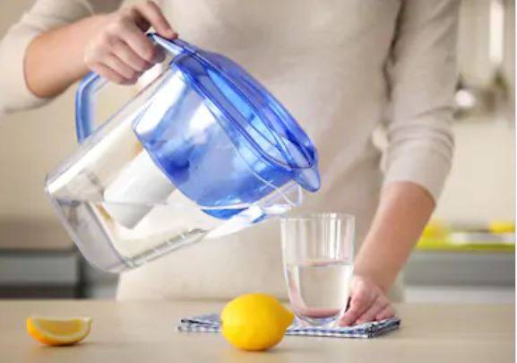 Filtering water with jug at home