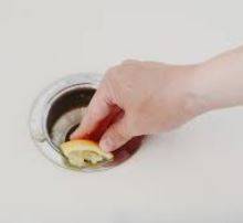 using lemon juice to clean your porcelain sink