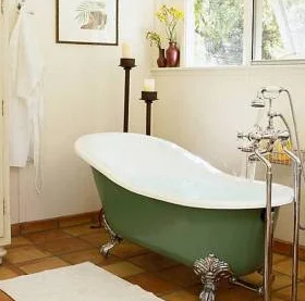 a clean bathtub